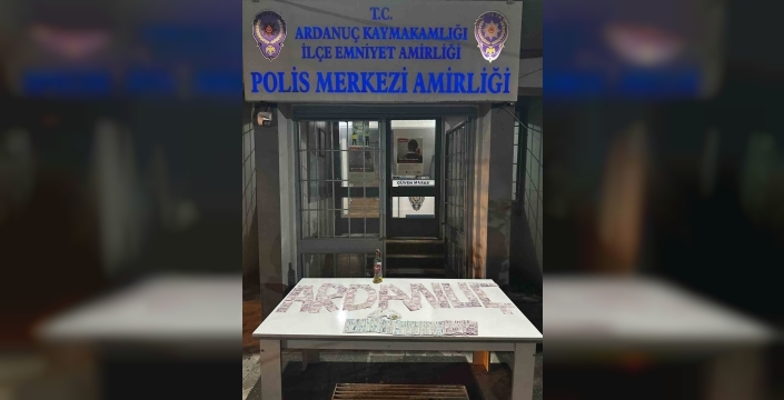 Artvin'de kıraathaneye kumar baskını: 19 bin 200 TL'ye el konuldu