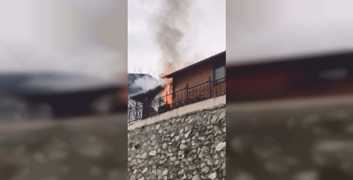 Artvin'de taksi durağında çıkan yangın yürekleri ağza getirdi, can kaybı yok!