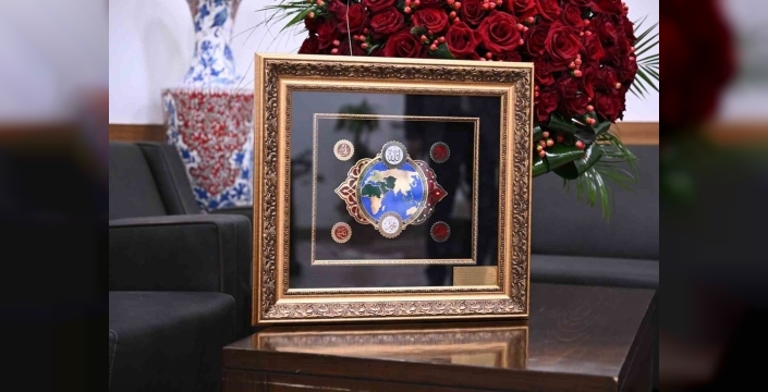 Bahçeli'den Erdoğan'a 72. yaş günü sürprizi: Özel tasarım tablo ve güller