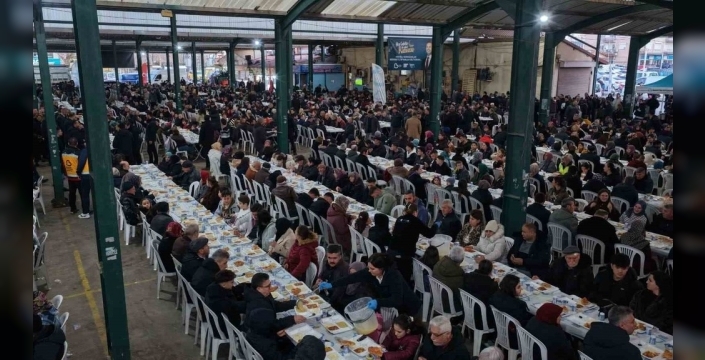 Başkan Akın, Bigadiç'te hemşehrileriyle aynı sofrayı paylaştı