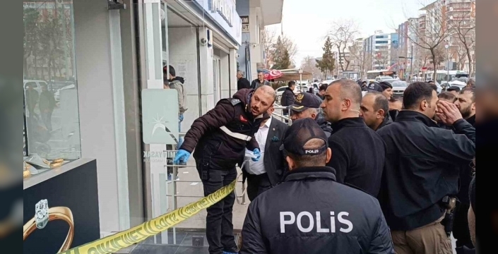 Batman'da kuyumcu soygununda 1 kilo altın çalındı