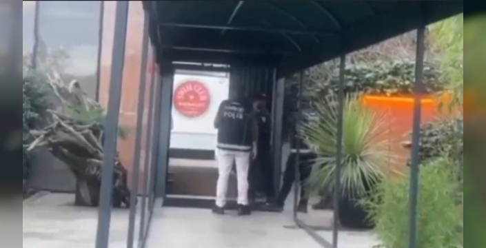 Beşiktaş'ta ünlülerin uğrak noktasına narkotik baskını: Köpeklerle arama yapılıyor