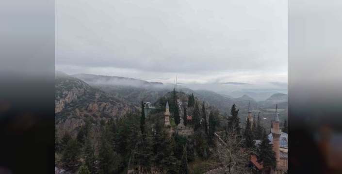 Bilecik'te sis, tarihi mirasları sis bulutuyla kapladı