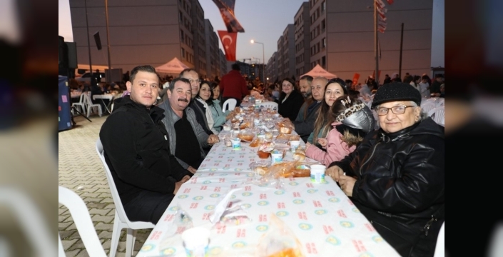 Bin 500 kişi Akgedik'te aynı sofrada buluştu, Ramazan coşkusu yaşandı