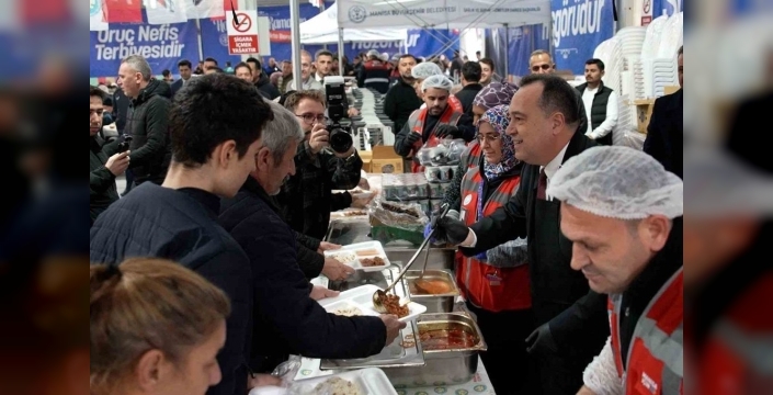 Binlerce Manisalı, Başkan Dutlulu ile aynı sofrada buluştu