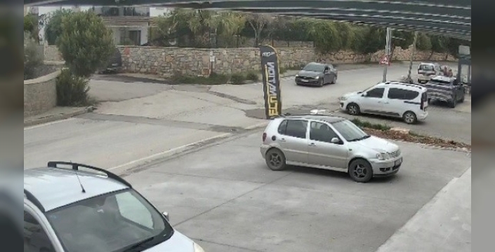 Bodrum'da alkollü sürücünün ehliyetine el konuldu: Kaza anı kamerada!