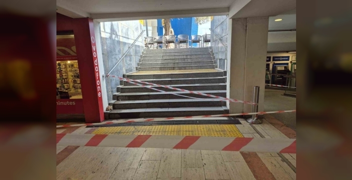 Bodrum'da fırtına, Oasis AVM'de tehlike yarattı