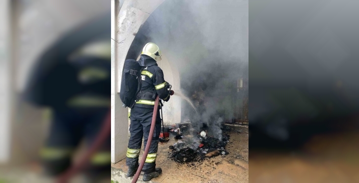 Bodrum'da site yangınında kundaklama şüphesi: Balkondaki kitap yığını alev aldı