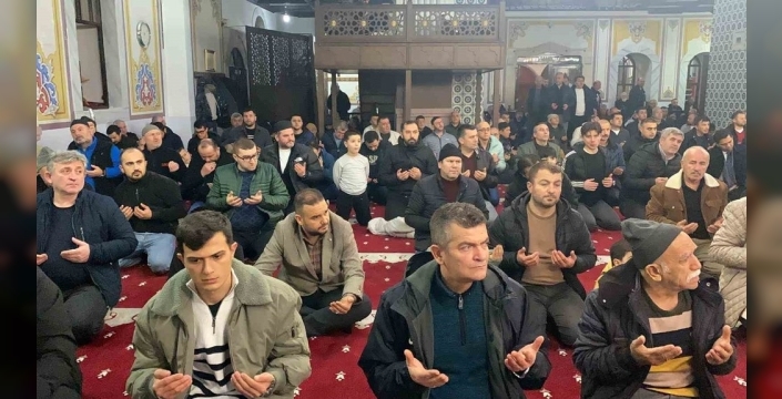 Bolu'da Berat Kandili coşkusu: Camiler doldu taştı