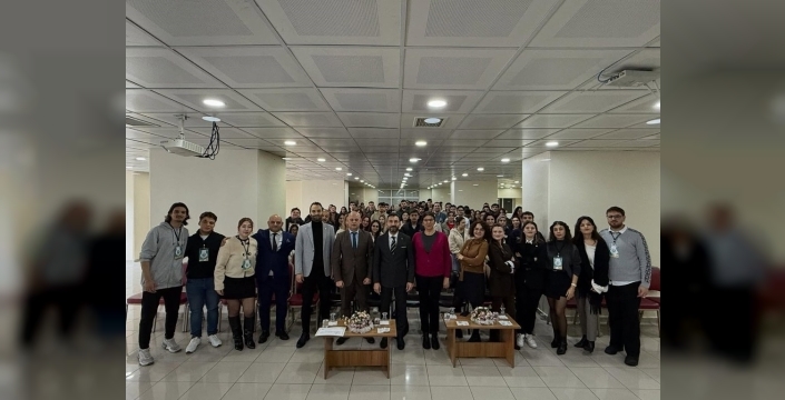 Burhaniye'de kariyer günleri, öğrencilere sektör kapılarını aralıyor