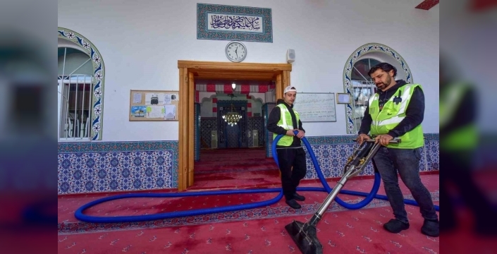 Bursa'da camiler Ramazan'a hazırlanıyor: Kapsamlı temizlik başladı