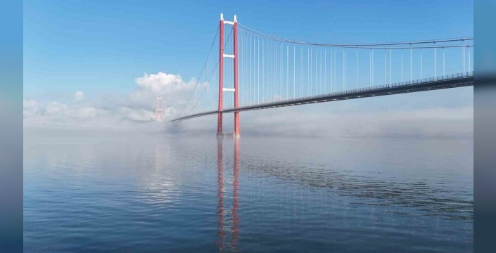 Çanakkale Boğazı'nda yoğun sis gemi geçişlerini durdurdu