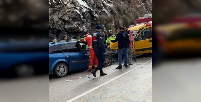 Denizli'de yürek burkan kaza: 2 yaşındaki bebek can verdi, 6 kişi yaralandı