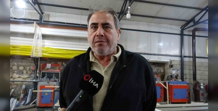 Depremde annesini ve bebeğini kaybeden baba, hayata tutunmak için marangoz atölyesini yeniden kurdu