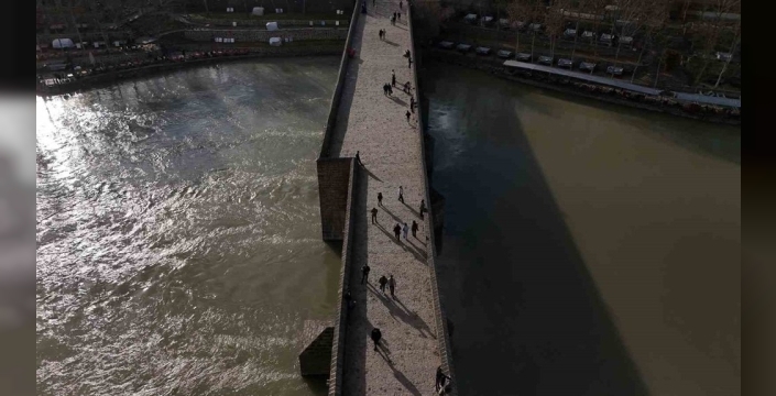 Dicle Nehri'nde yükselen su seviyesi dronla görüntülendi