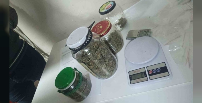 Dilenci kılığındaki polis operasyonu: Bursa'da uyuşturucu ve silah baskını!