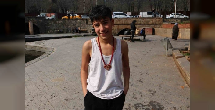 Diyarbakır'da kış ortasında havuz partisi: Çocuklar Anzele Parkı'na akın etti