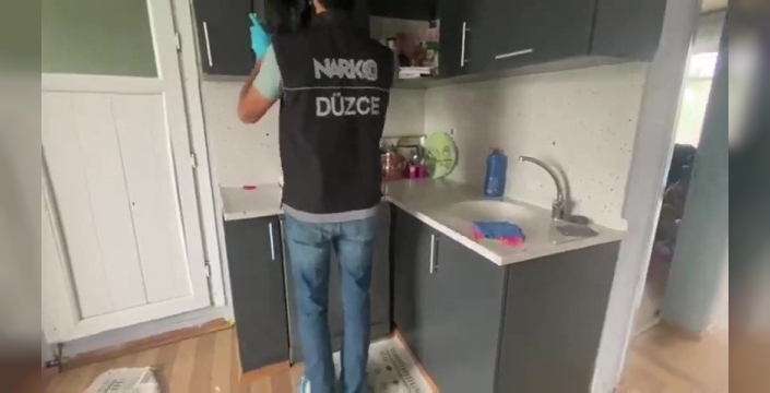 Düzce'de uyuşturucu operasyonu: 2 tutuklama, 69 kişiye işlem yapıldı