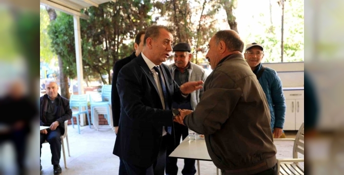 Efeler'de CHP'li meclis üyeleri ile belediye başkanı projeleri masaya yatırdı