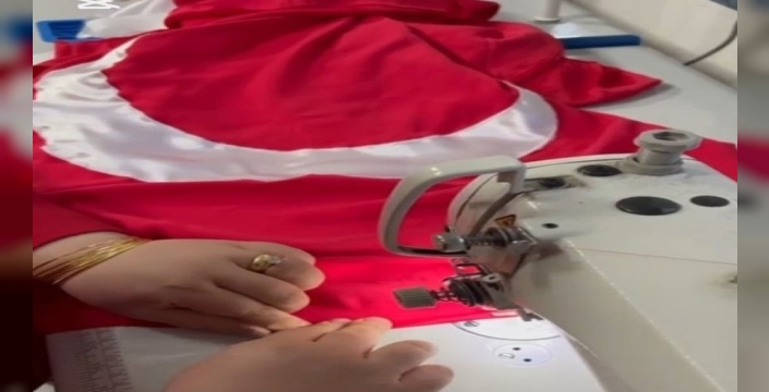 El emeği göz nuru Türk bayrakları ilmek ilmek işlenerek vatan sevgisi ölümsüzleştirildi