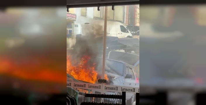 Ermenek'te seyir halindeki otomobil alev alarak yandı