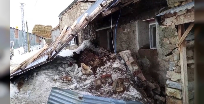 Erzincan'da şiddetli fırtına çatıları uçurdu, köylerde hasar büyük