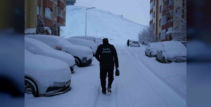 Erzurum'da kar esareti: 775 köy yolu ulaşıma kapandı, ekipler seferber oldu