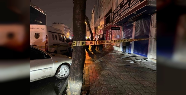 Esenler'de tüyler ürperten keşif: Yangın yerine giden ekipler, iki ceset buldu