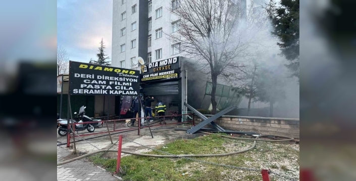 Eskişehir'de araç aksesuarı dükkanında yangın paniği