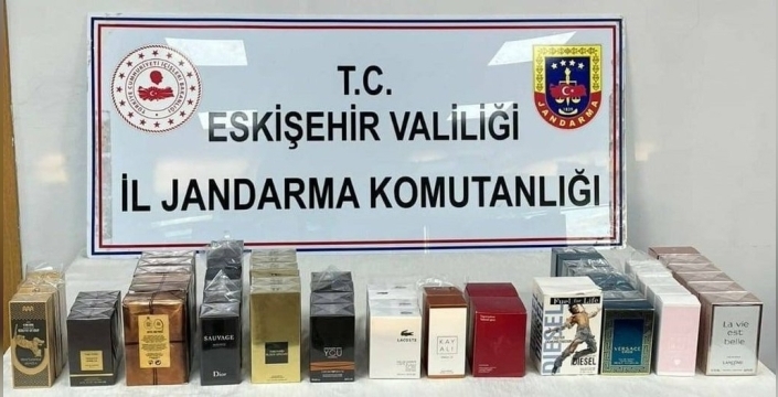 Eskişehir'de Faturasız Elektronik Sigara ve Parfüm Operasyonu: Çok Sayıda Ürün Ele Geçirildi