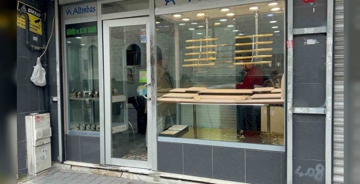 Eyüpsultan'da kuyumcu soyguncuları, dükkan sahibini vurarak kaçtı