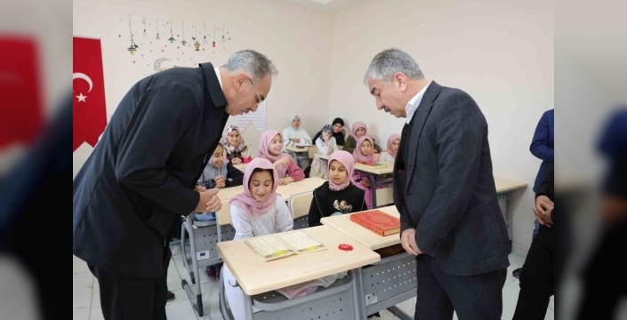 Eyyübiye'de çocuklara Kur'an hediyesi ve bayram harçlığı müjdesi