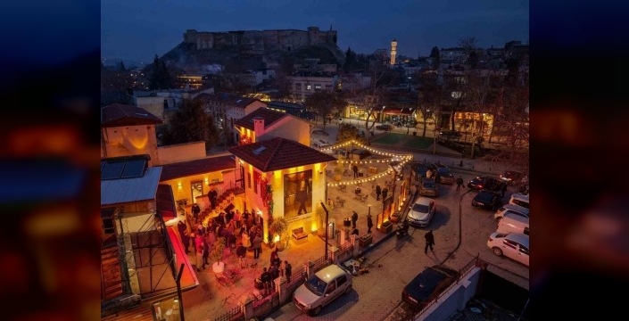 Gaziantep'te tarihle buluşan kafe: Gölbucks Konak turizme renk kattı