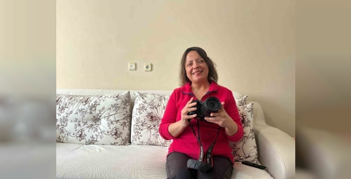 Görme yetisini kaybeden spiker, medya dünyasına dönmek için mücadele ediyor