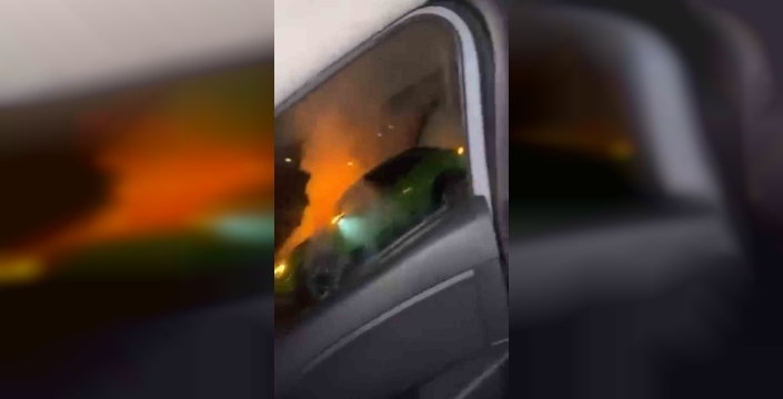 Haliç Köprüsü'nde alev alan otomobile yürekler ağızlara getiren müdahale