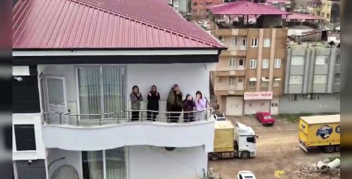 Hatay'da mahsur kalan kediyi kurtaran itfaiye ekibine alkışlı teşekkür