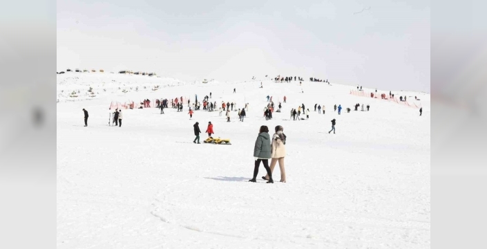 Hesarek Kayak Merkezi'nde ziyaretçi akını sürüyor