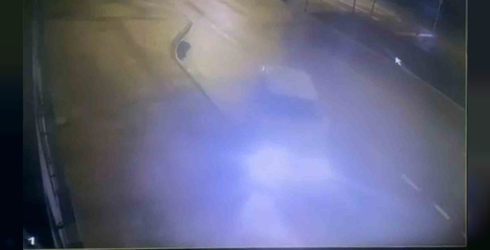 İnegöl'de gece yarısı kazası: Ehliyetsiz sürücü polisten kaçamadı!