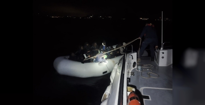 İzmir açıklarında umut yolculuğu son buldu: 59 düzensiz göçmen kurtarıldı