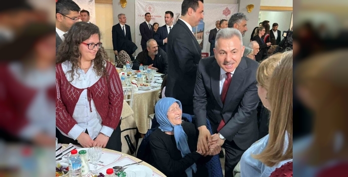 İzmir'de anlamlı buluşma: Şehit yakınları ve gaziler 'Büyük Aile Sofrası'nda bir araya geldi