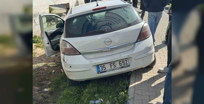 İzmir'de ölümlü kaza sonrası vatandaşlar yolu trafiğe kapattı