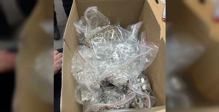 Kapıkule'de şok operasyon: Oda spreyi ve gazoz şişelerine gizlenmiş 50 bin euro değerinde kaçak altın ve gümüş ele geçirildi