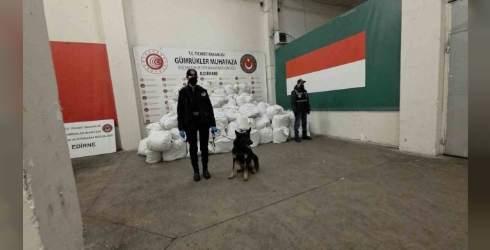 Kapıkule'de tarihi operasyon: 1 tona yakın esrar ele geçirildi, 3 kişi tutuklandı!