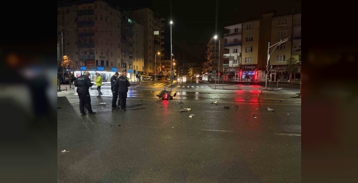 Kayseri'de ciple motosiklet çarpıştı: 2 kişi ağır yaralı