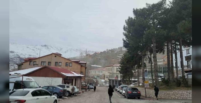 Kemaliye'de soğuklar bastırdı, halk kömür dumanına mahkum kaldı: Doğalgaz sözleri unutuldu mu?