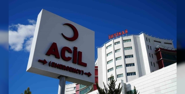 Kırıkkale'de Beton Bariyerlere Dalıp Yaralanan Sürücünün Durumu İyi