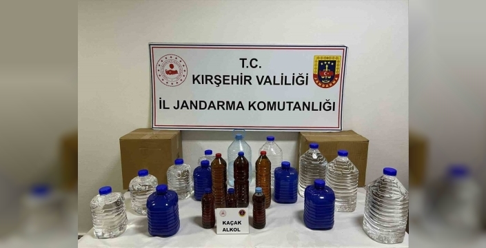Kırşehir'de jandarmadan kaçak alkol operasyonu: 28 litre ele geçirildi