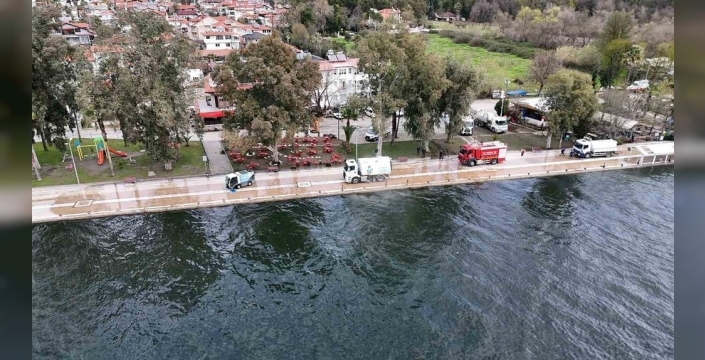 Köyceğiz gölünde taşkın sonrası temizlik çalışmaları hız kazandı