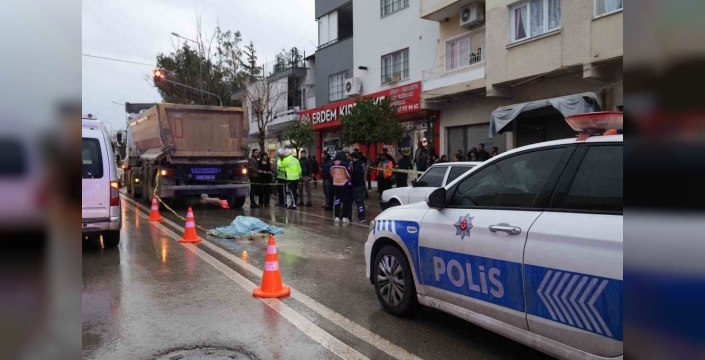 Kozan'da trajedi: 86 yaşındaki Ahmet Karaca, kamyon çarpması sonucu hayatını kaybetti