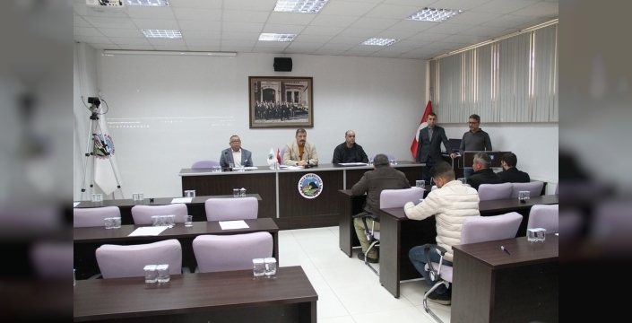 Kula'da Şubat ayı Meclis toplantısı yapılamadı, başkan geç kaldı